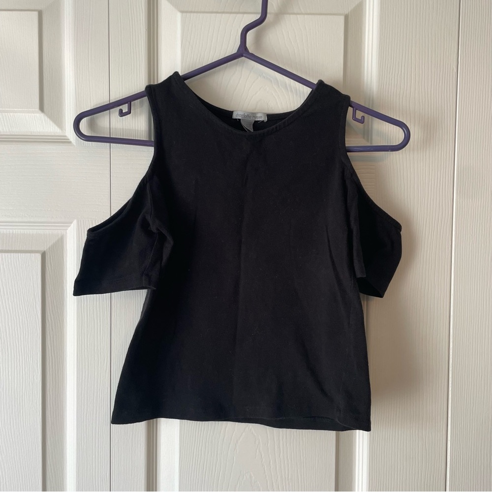 Open shoulder fitted short sleeve crop top